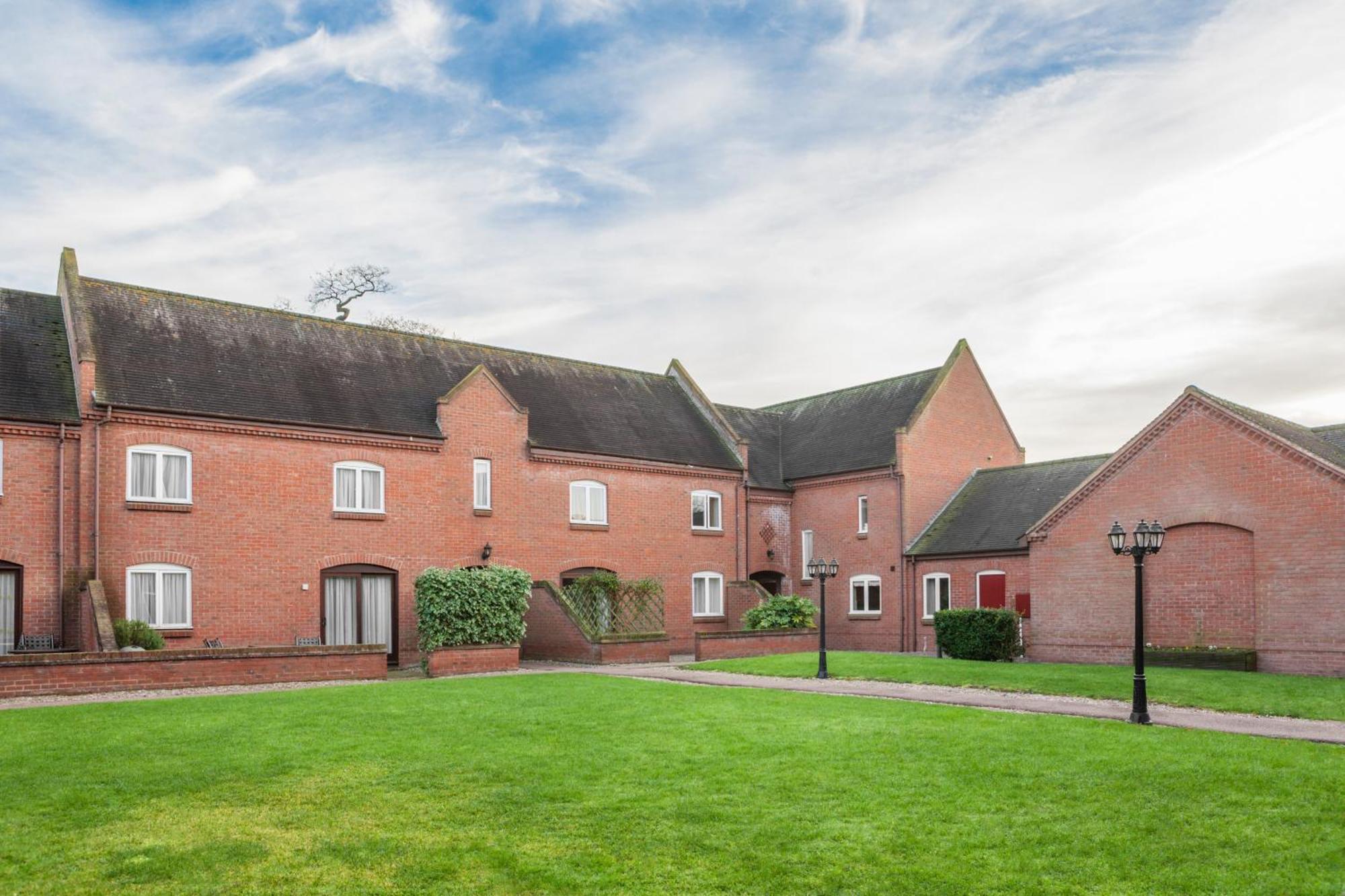 Wychnor Park Country Club Hotel Barton under Needwood Exterior photo