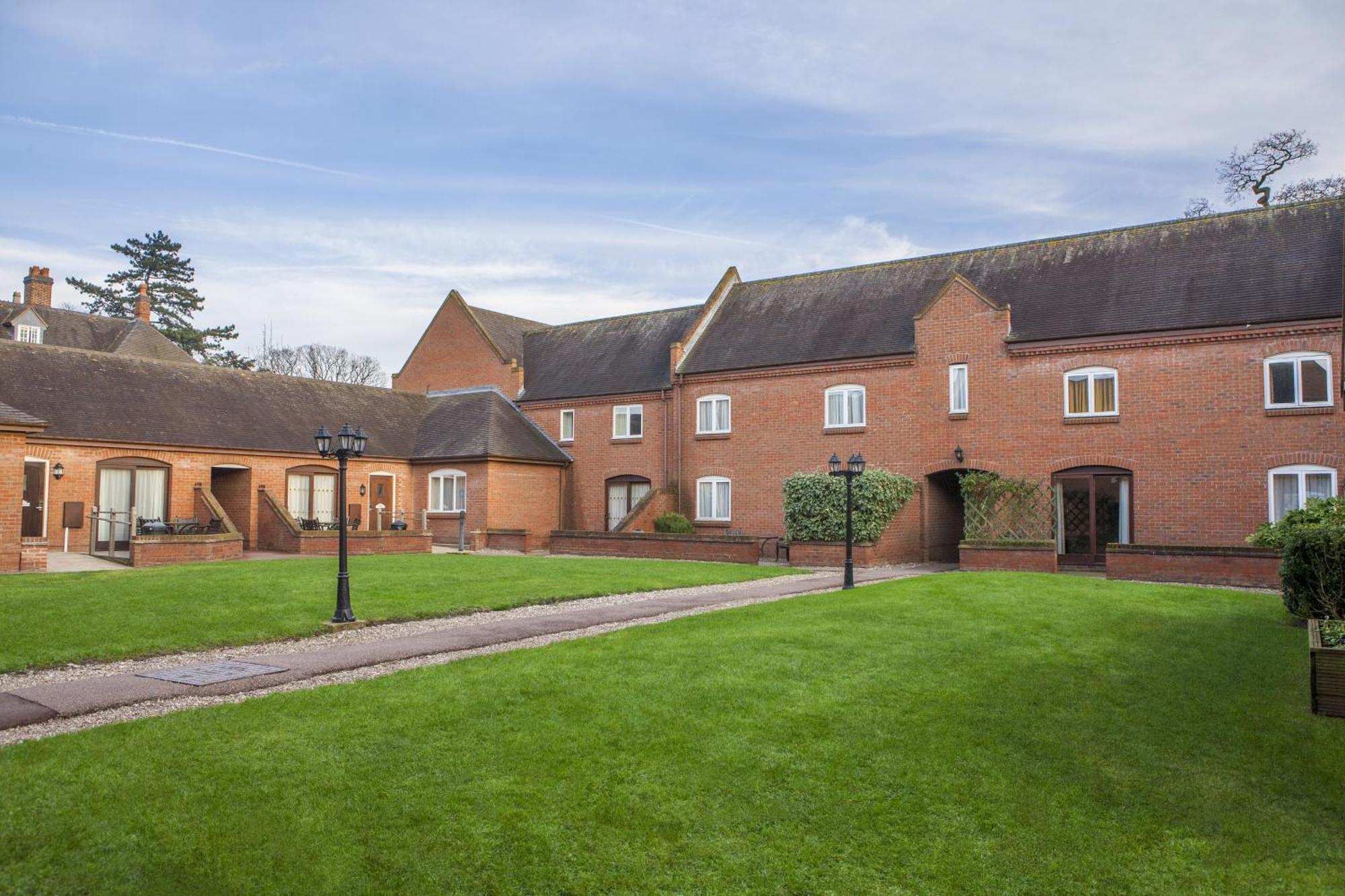 Wychnor Park Country Club Hotel Barton under Needwood Exterior photo