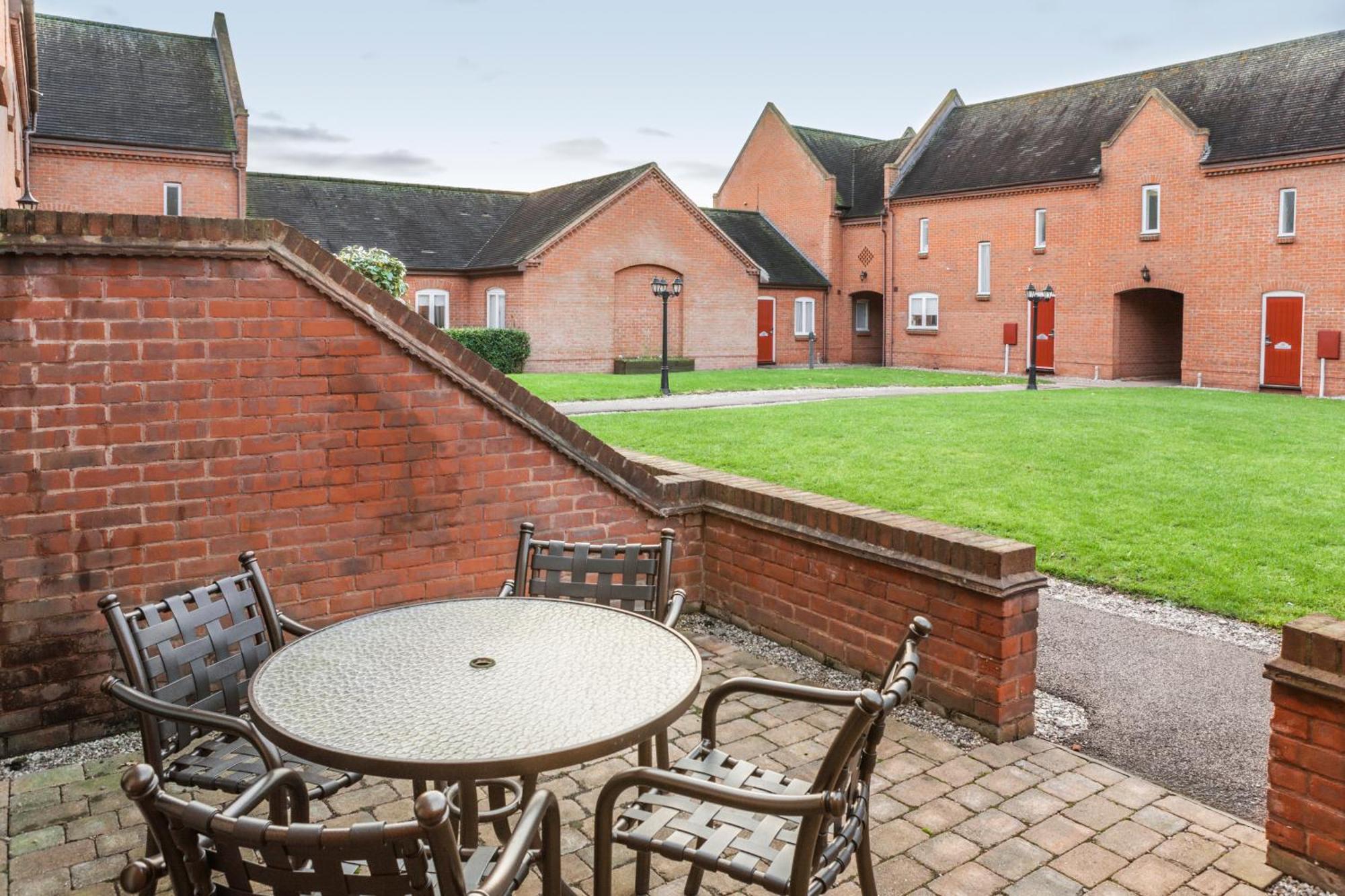 Wychnor Park Country Club Hotel Barton under Needwood Exterior photo