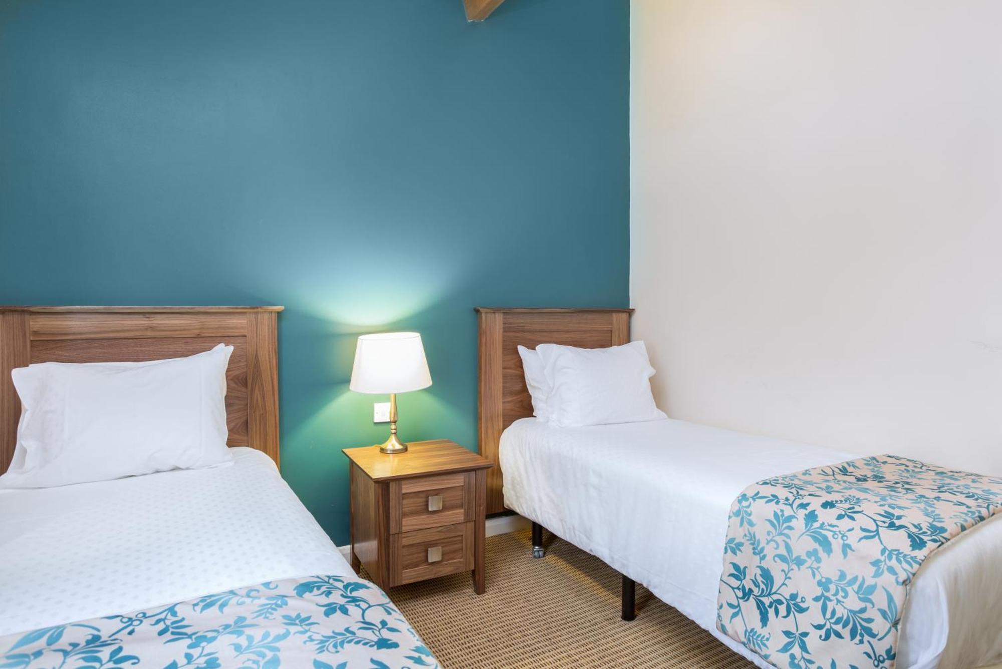Wychnor Park Country Club Hotel Barton under Needwood Room photo